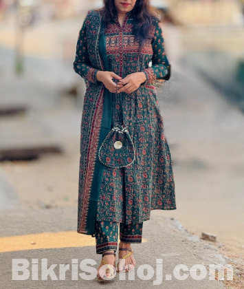 Special embroidery beautiful three piece